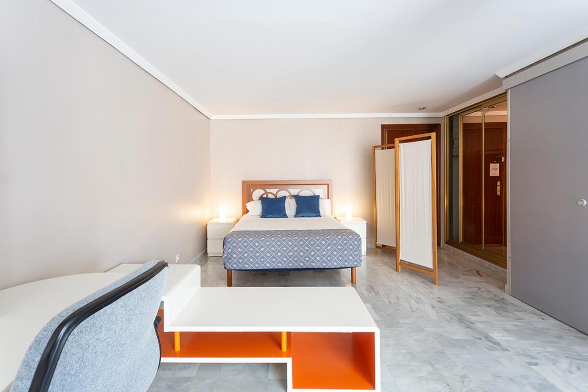 Francos 3 Sevilla Urban Apartment ภายนอก รูปภาพ